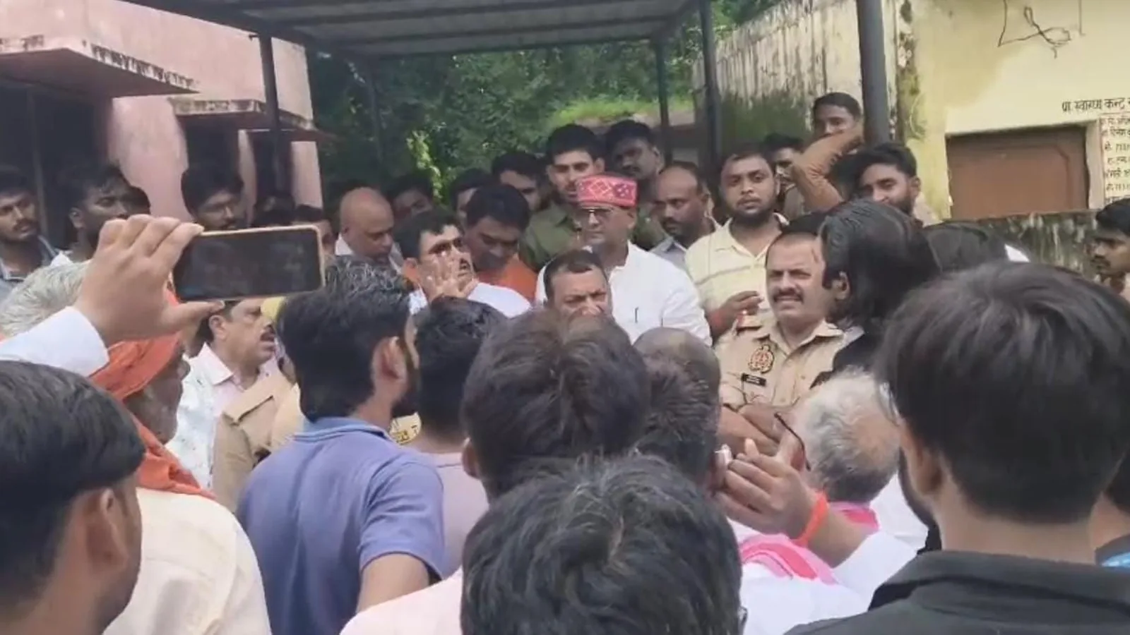 प्रतापगढ़ में समाजवादी पार्टी के प्रवक्ता पर 25 हजार का इनाम