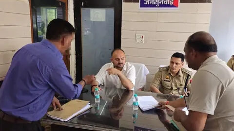 प्रतापगढ़ में जिलाधिकारी और पुलिस अधीक्षक ने सुनी जनता की शिकायतें
