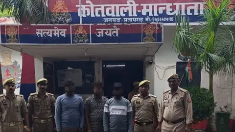 प्रतापगढ़ में स्कूल से चोरी हुई सैमसंग टीवी बरामद, तीन गिरफ्तार