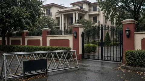 Govt. job aspirants protest outside Uttar Pradesh Deputy CM’s residence over delay in recruitment