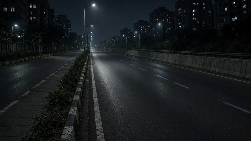 Jaywalking surge on Rajiv Gandhi Salai poses hit-and-run risk after dark