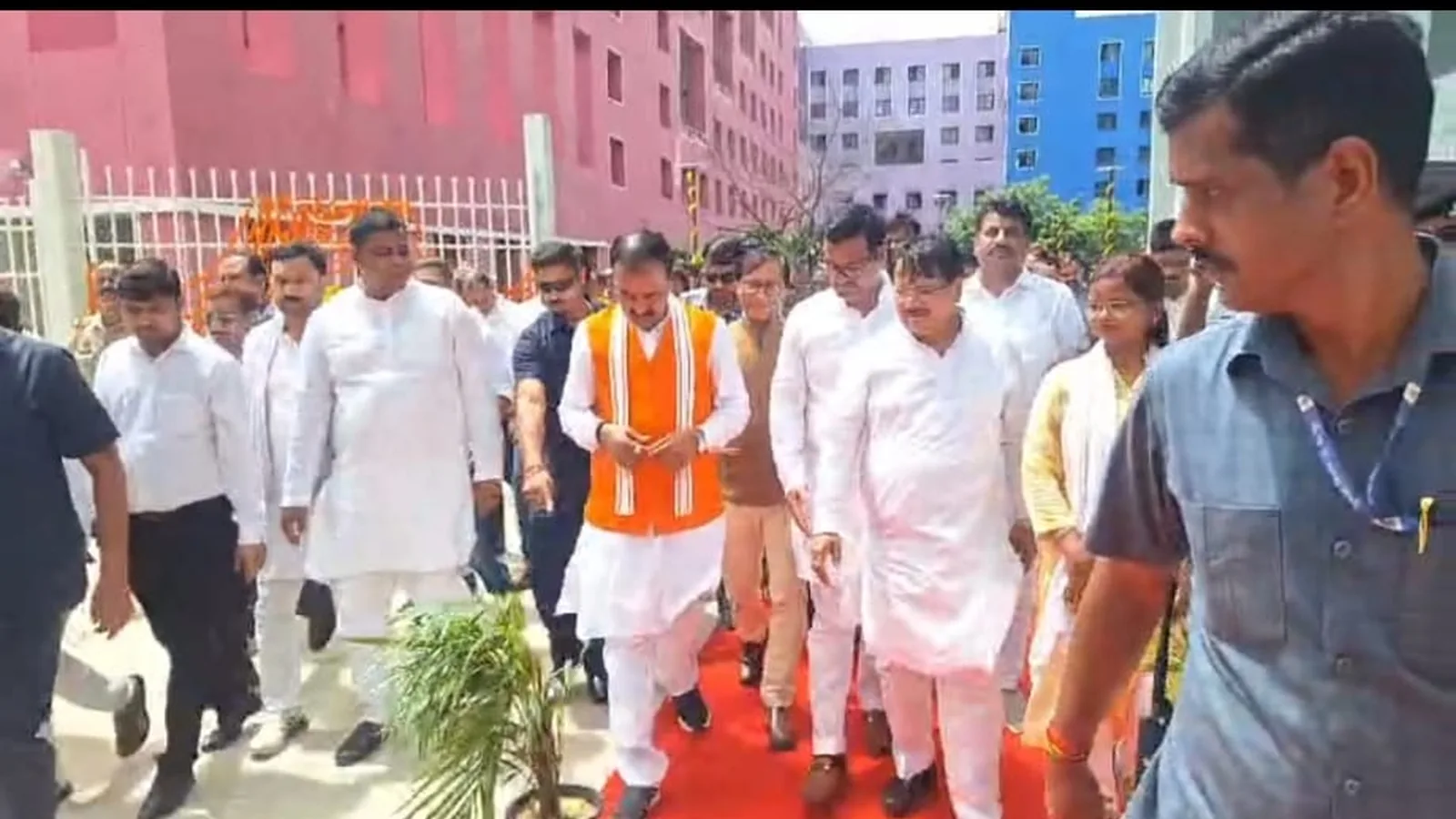 यूपी डिप्टी सीएम मौर्य अमेठी दौरे पर, संस्थान का उद्घाटन किया