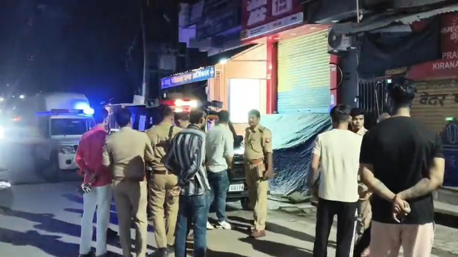 हमीरपुर में बैंक के सामने सरेआम फायरिंग, दबंग फरार