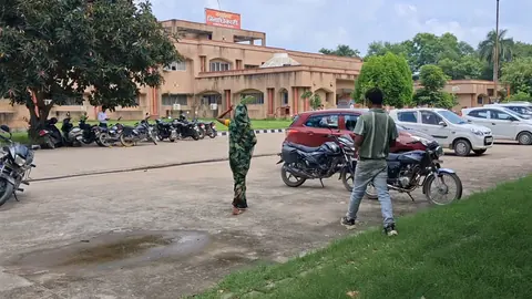 श्रावस्ती में महिला पर रात भर हमला, पुलिस ने सुलह कराने का दबाव