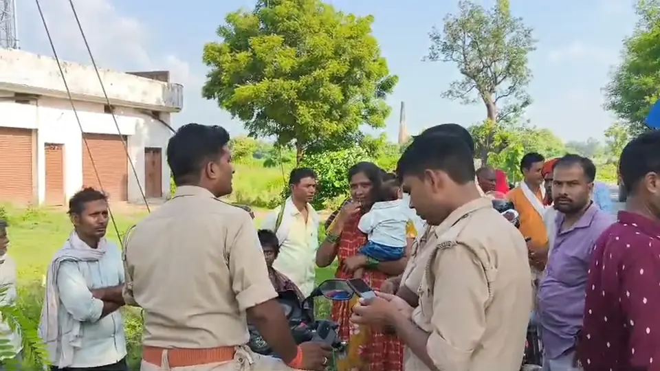 Woman climbs mobile tower in Uttar Pradesh over marital suspicion dispute