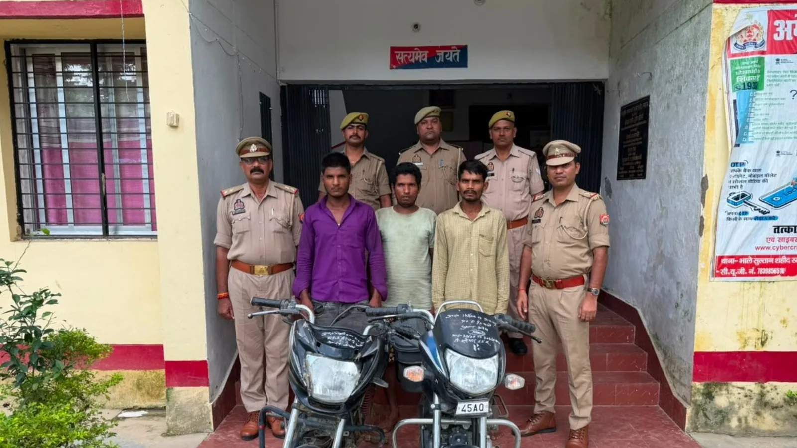 अमेठी में ऑपरेशन चक्रव्यूह में पुलिस ने तीन बाइक चोर गिरफ्तार किए