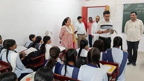 Amethi DM Eats With Girl Students To Check Meal Quality