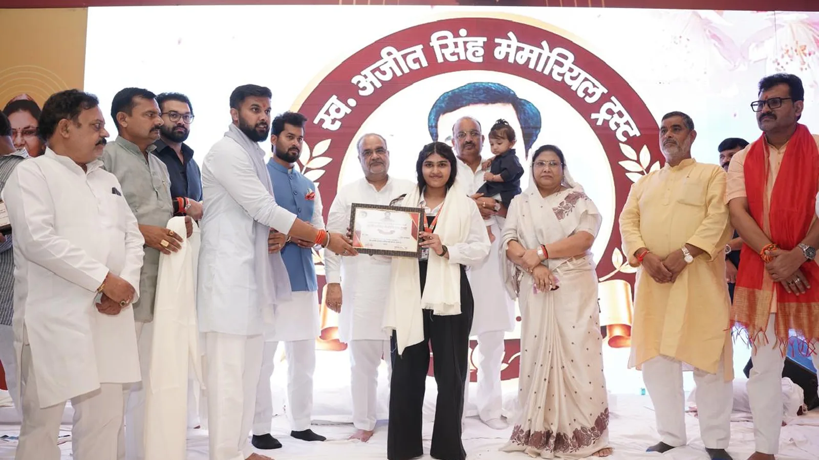 पूर्व एमएलसी अजीत सिंह की 22वीं पुण्यतिथि पर सेवा सप्ताह का समापन