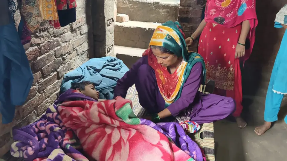श्रावस्ती के गांव में वायरल फीवर का कहर, 6 साल के बच्चे की मौत