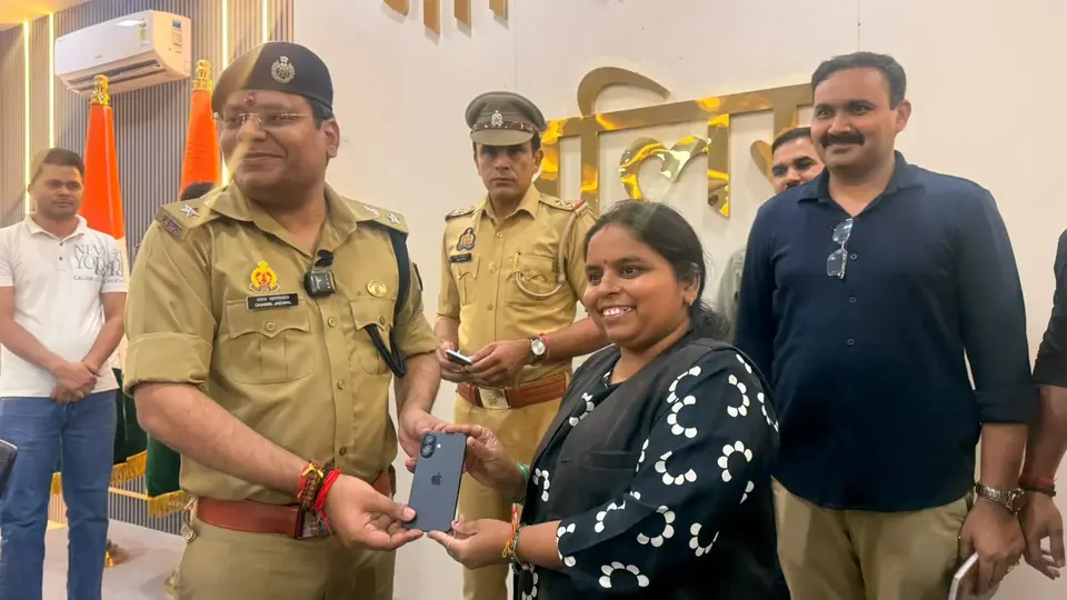 Ghaziabad police recovers 555 stolen phones worth 1.55 crore