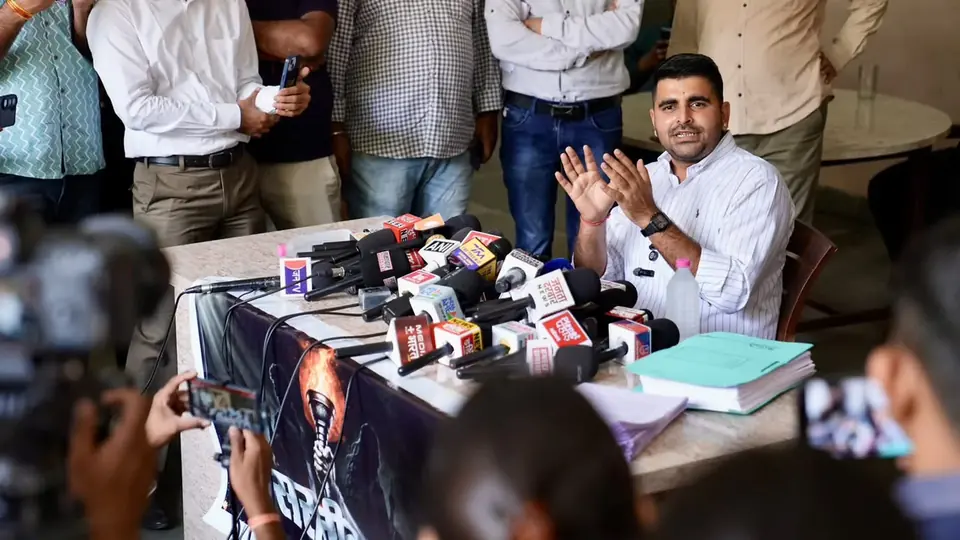 Ravindra Singh Bhati Press Note - 22 September, 2026 EWS व्यवस्था में व्यावहारिक सुधार की मांग को लेकर रविन्द्र सिंह भाटी का अभियान तेज, 25 सितंबर से प्रदेशव्यापी यात्रा पिंक सिटी प्रेस क्लब में पत्रकार वार्ता कर विधायक ने रखीं EWS पात्रता, प्रमाण-पत्र, आयुसीमा और शैक्षणिक सुविधाओं से जुड़ी प्रमुख म