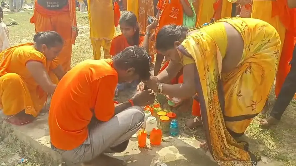 Thousands of Kanwariyas collect sacred water from Rapti for Kajri Teej
