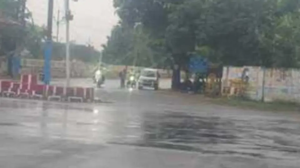 बुलंदशहर में झमाझम बारिश से गर्मी से राहत, ट्रैफिक प्रभावित