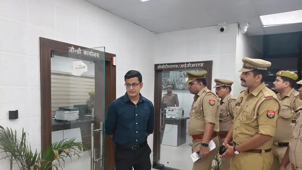 चार्ज संभालते ही एक्शन में डीसीपी ऋजुल, कई थानों का निरीक्षण