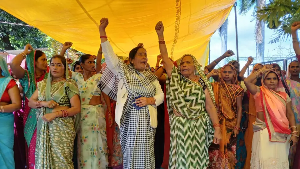 Amethi women stage four-day dharna demanding end to power cuts