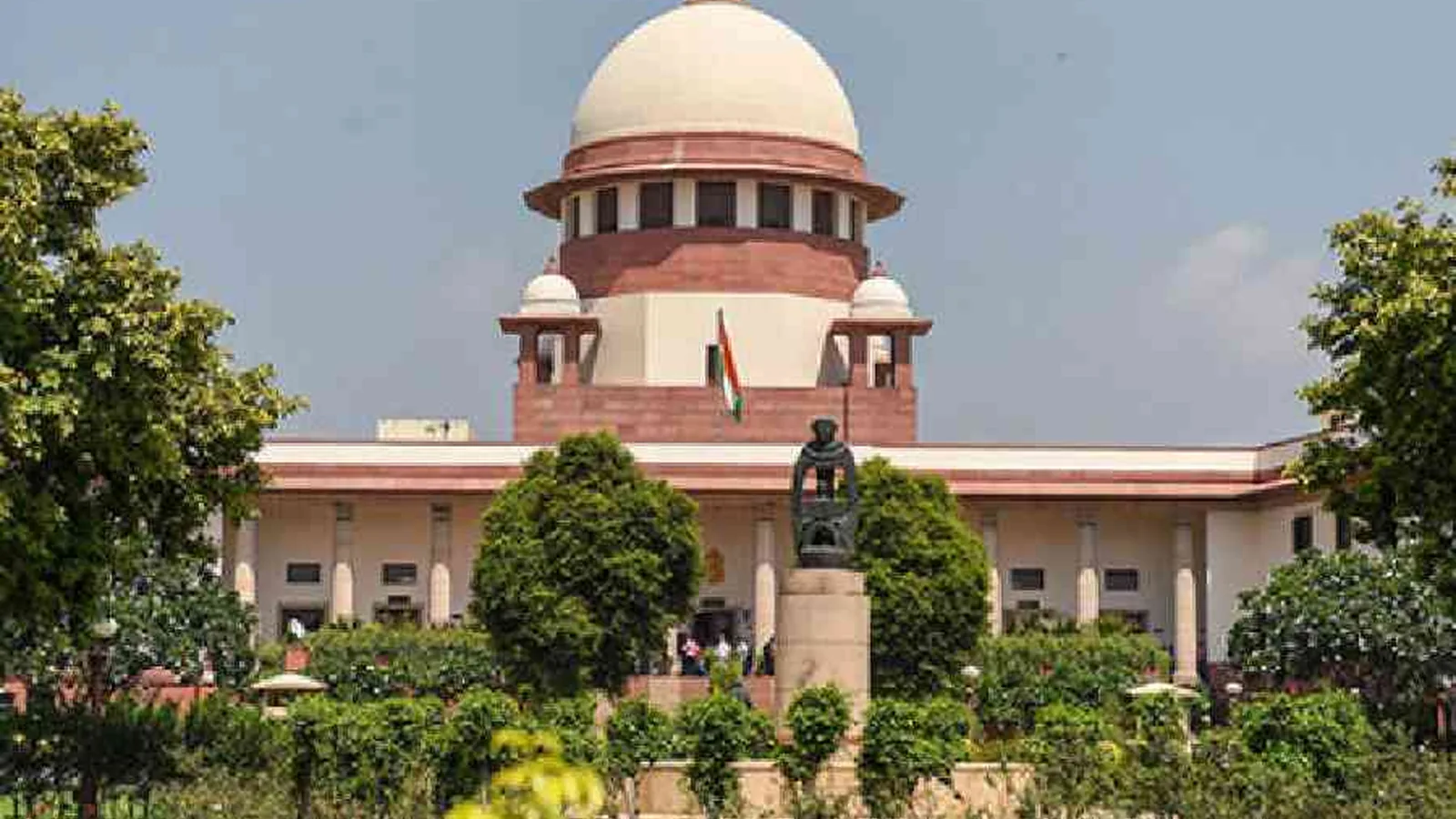 चुनाव आयुक्त नियुक्ति केस: बड़ी बेंच की केंद्र की मांग पर सुप्रीम कोर्ट का बंटा फैसला