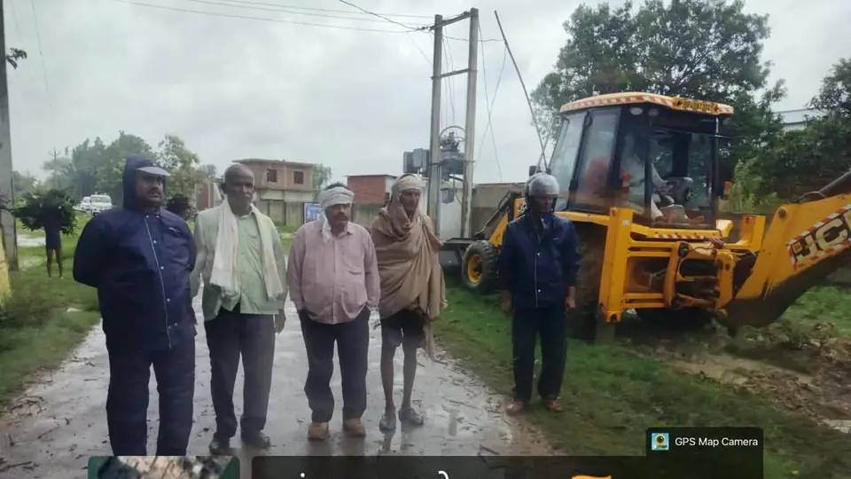 Shravasti Administration Resolves Drainage Issues After Heavy Rain Complaints