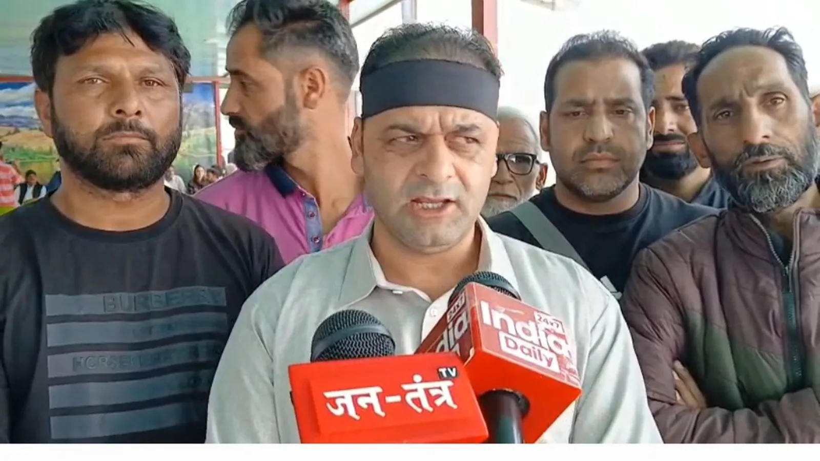 वोटर लिस्ट में गड़बड़ी का आरोप, मुख्य चुनाव आयुक्त को हटाने की मांग