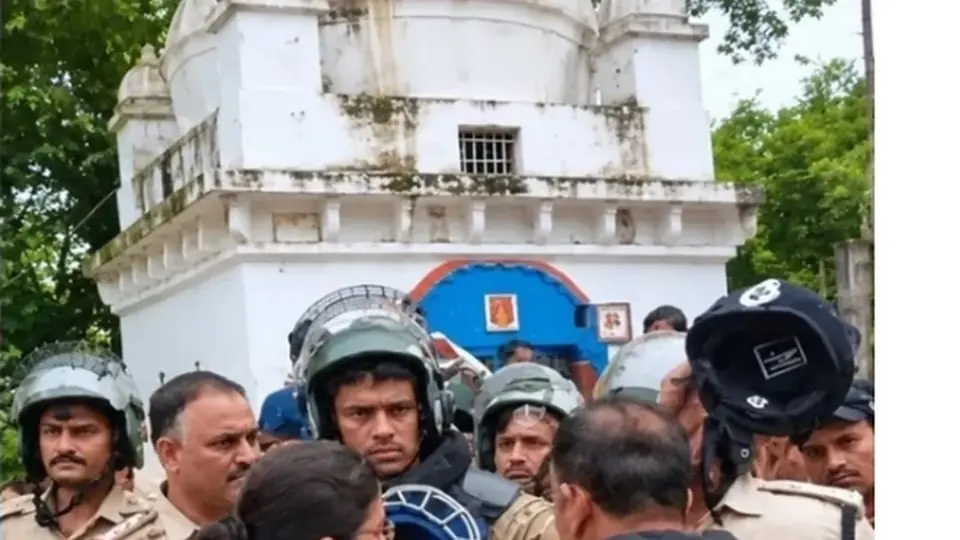 दमोह में पुलिस कस्टडी में मौत के बाद पथराव, आठ पुलिसकर्मी लाइन अटैच
