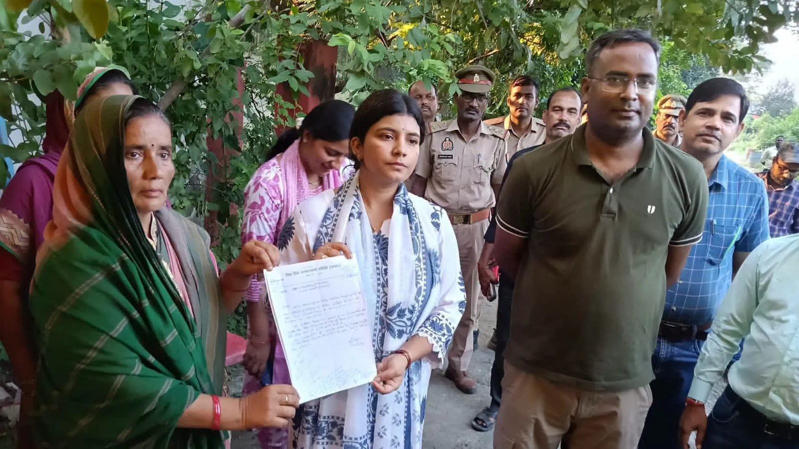अमेठी में छह दिन का धरना खत्म, अधिकारियों का तीन दिन में बिजली ठीक करने का आश्वासन
