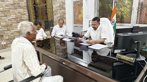 हमीरपुर के नए डीएम ने की पहली जनसुनवाई, अधिकारियों को दिए सख्त निर्देश
