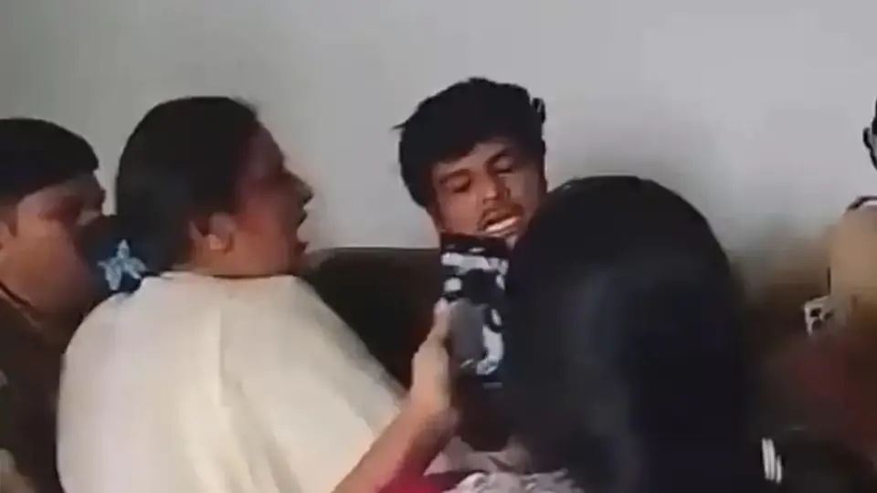 कोर्ट परिसर में महिला और भाई के साथ पति-देवर की मारपीट का मामला