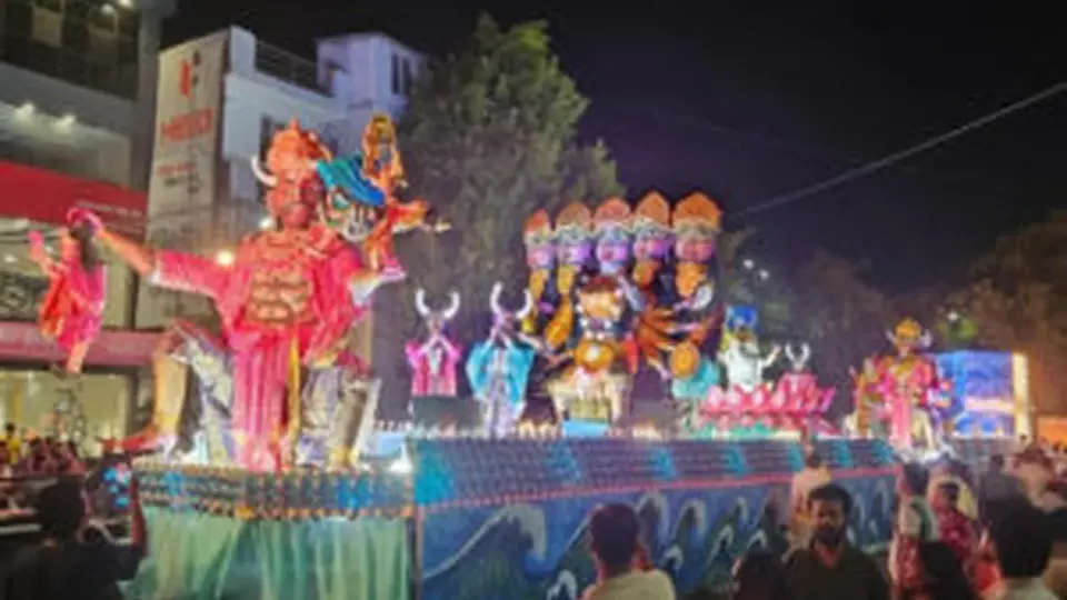 Indore’s Anant Chaturdashi Procession Draws Thousands, Rajkumar Mill Tableau Wins