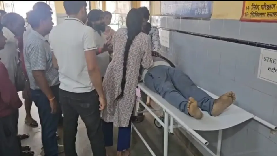 Electrical pole strikes high-tension wire in Kanpur, worker killed, two injured