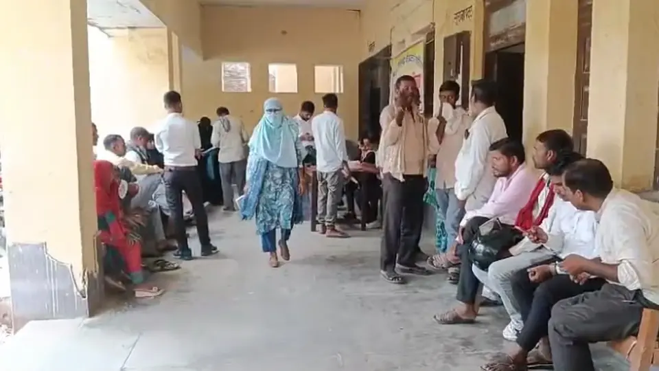 Female police constable accuses food inspector of promise-based seduction and forced abortion in Shravasti