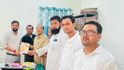 संभल में व्यापार मंडल ने जिला खनन अधिकारी से की मुलाकात