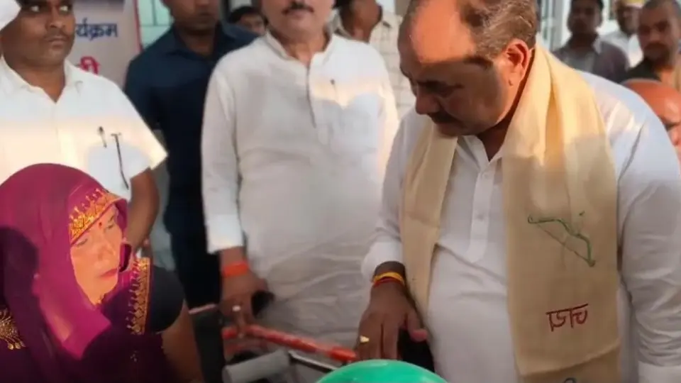 मोदी जन्मदिन पर श्रावस्ती में सेवा संकल्प कार्यक्रम, दिव्यांगों को उपकरण वितरित