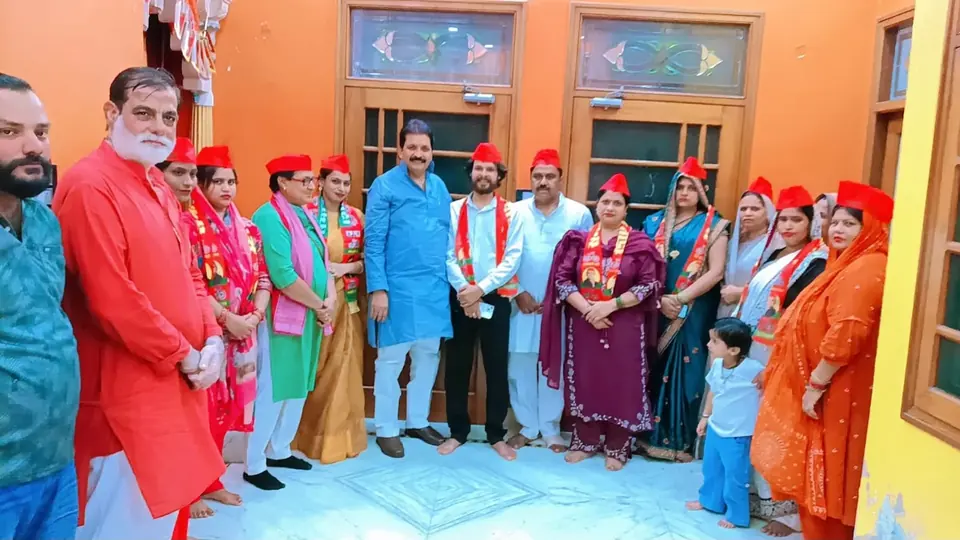 चंदौसी में समाजवादी पार्टी की सदस्यता कार्यक्रम में बड़ी भीड़ जुटी