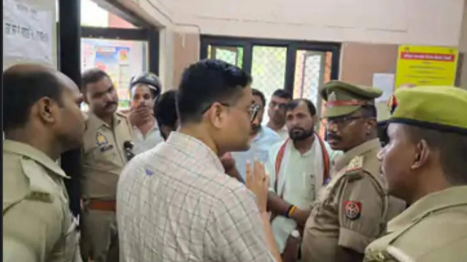 मऊ के जिला अस्पताल में प्रसव के दौरान गर्भवती की मौत, लापरवाही का आरोप