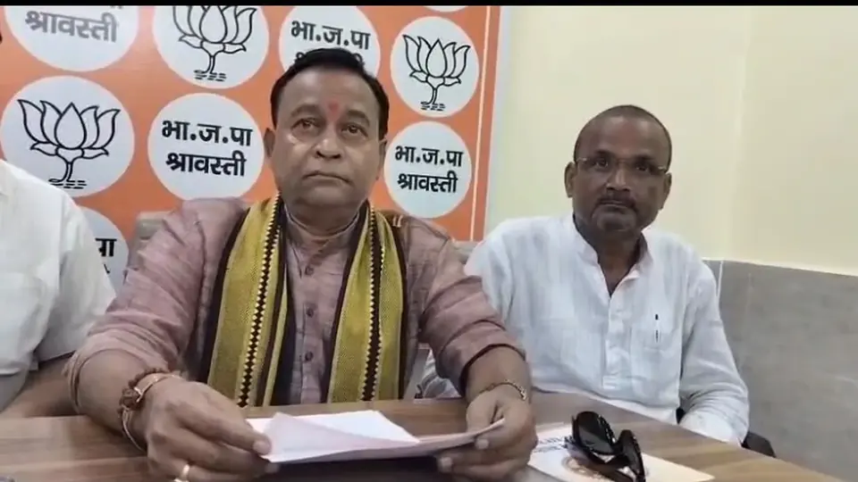 भाजपा ने निष्कासित नेता की सपा एंट्री पर अखिलेश यादव को घेरा