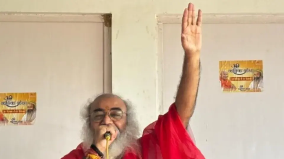 Acharya Pramod Krishnam calls devotees to invoke God with true heart at Sambhal satsang