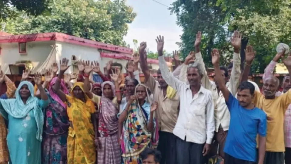 मंझावली ग्रामीणों ने सफाई और विकास कार्यों की मांग पर प्रदर्शन किया