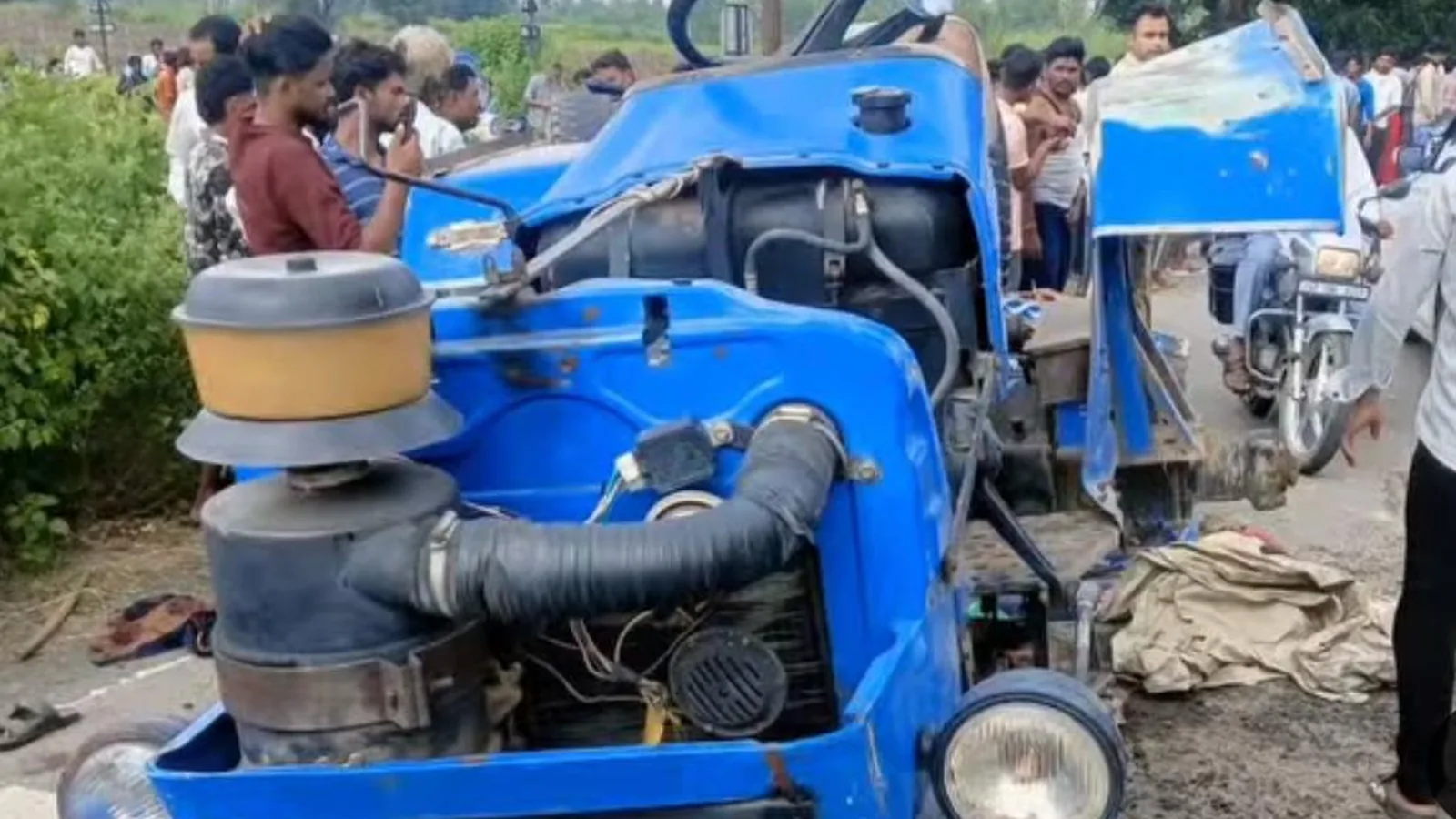 Tractor-trolley overturns in Sambhal, three women killed, eleven injured
