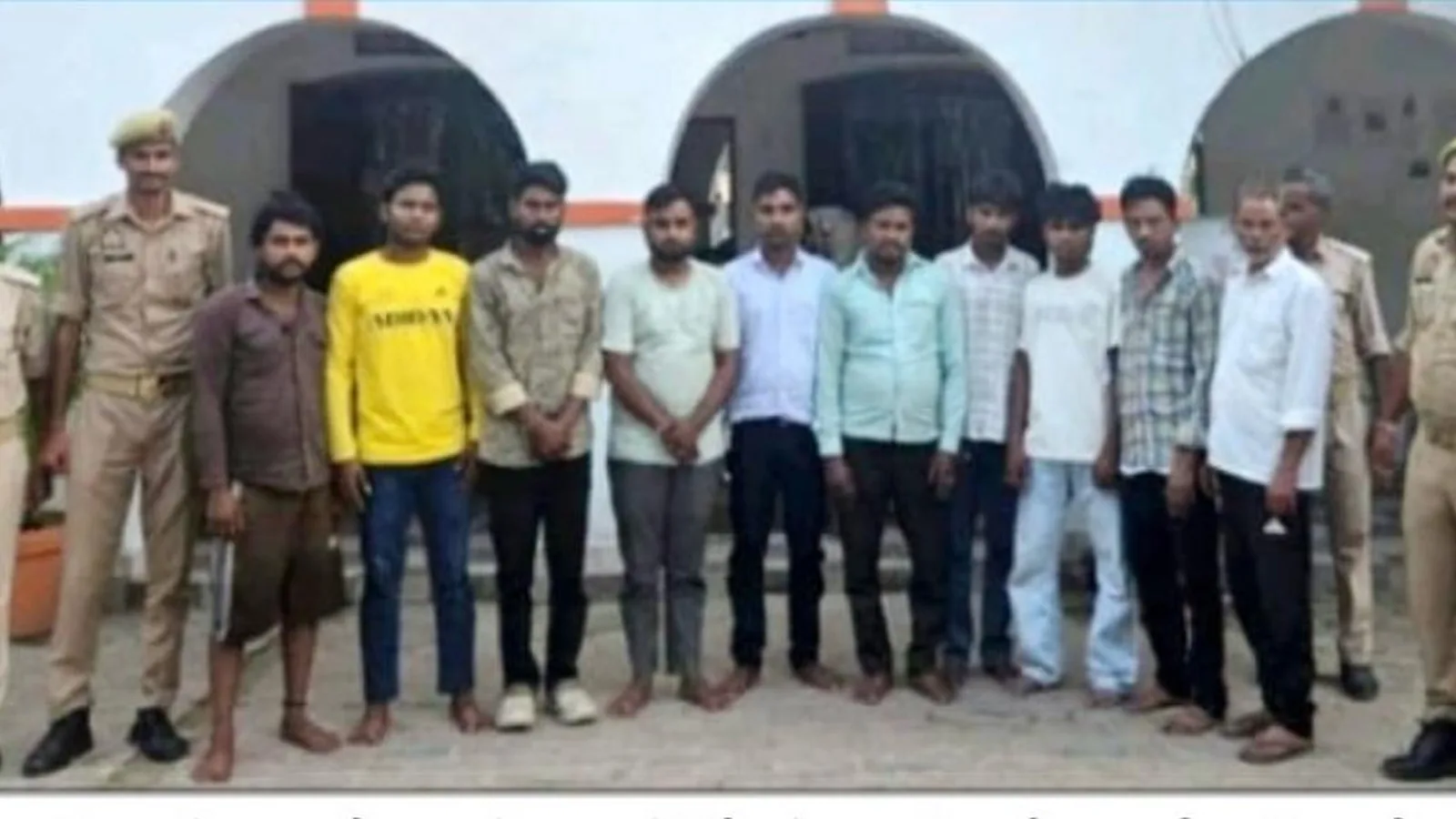 चंदौसी के गणेश मेले में दो गुटों के बीच बेल्टों से जमकर मारपीट, 10 गिरफ्तार