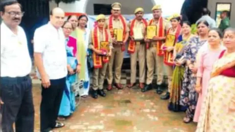 चंदौसी में मोदी का जन्मदिन, पुलिसकर्मियों को सम्मानित किया गया