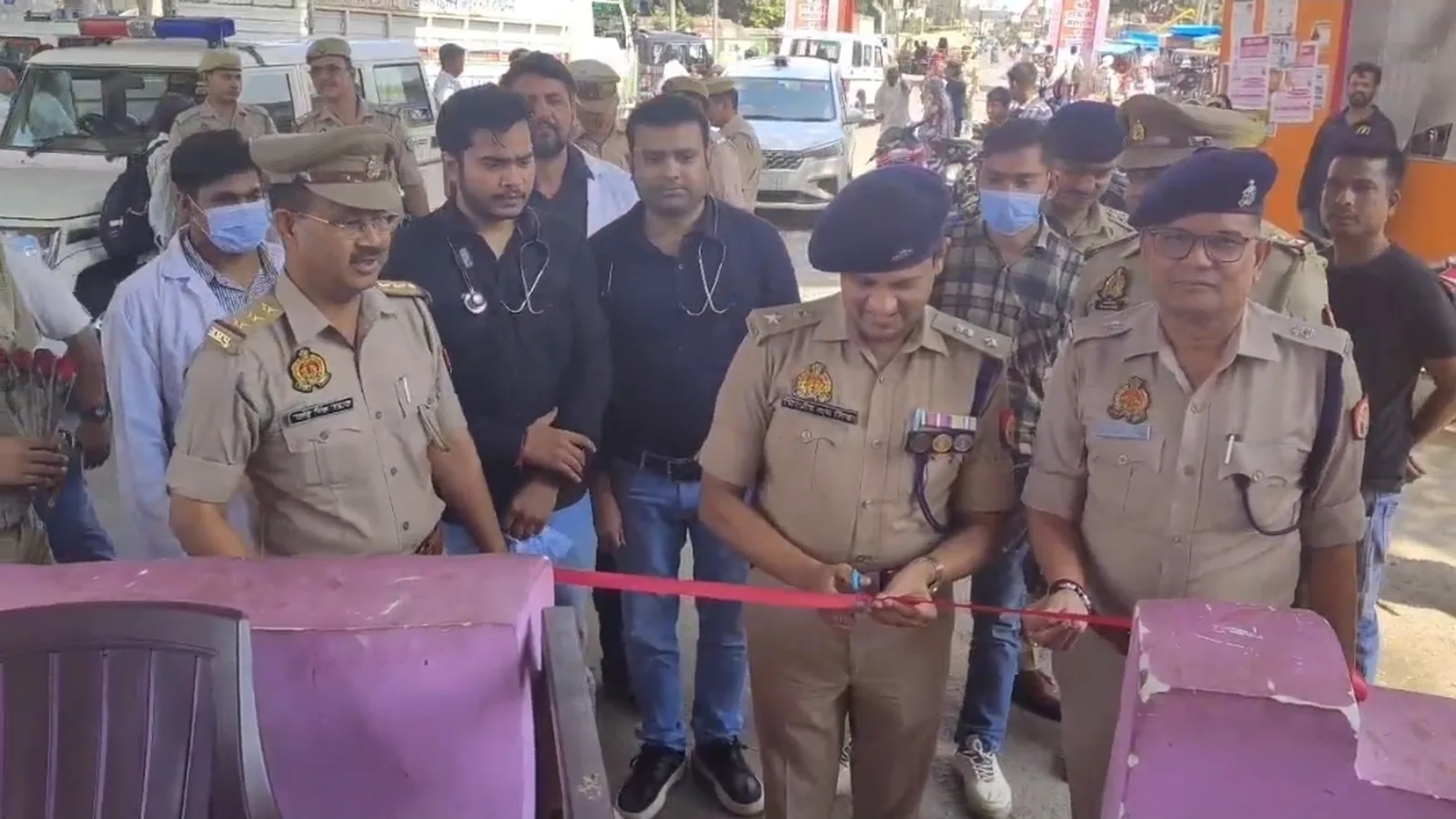 Hathras Police Hold World Heart Day Health Camp For Rickshaw Drivers
