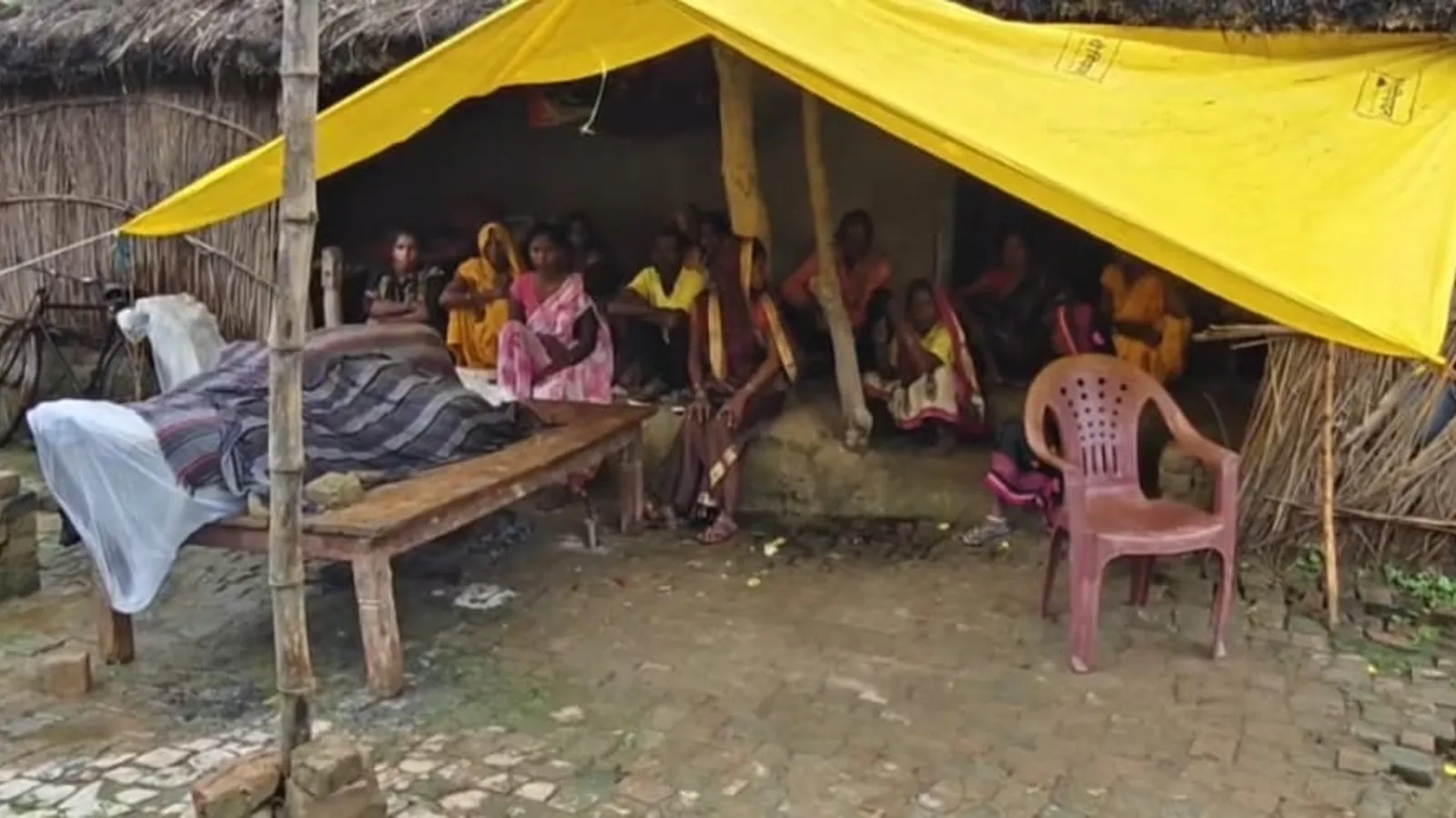 अमेठी: बगीचे में मिला शव, परिजनों ने साथियों पर हत्या का आरोप लगाया