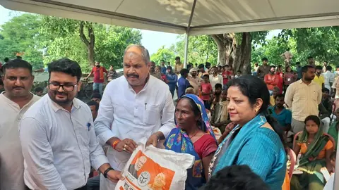 Flood Relief Kits Distributed To Affected Villagers In Gonda's Ailipersauli