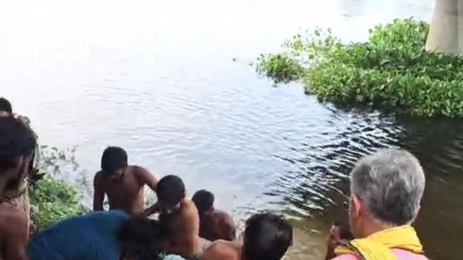 गोंडा में सरयू नदी में डूबने से दो बहनों की मौत