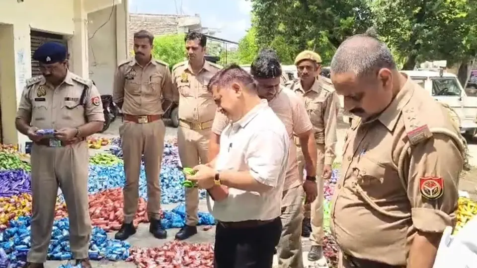 हमीरपुर में एक्सपायर बच्चों का खाना बेचते पकड़े गए दुकानदार