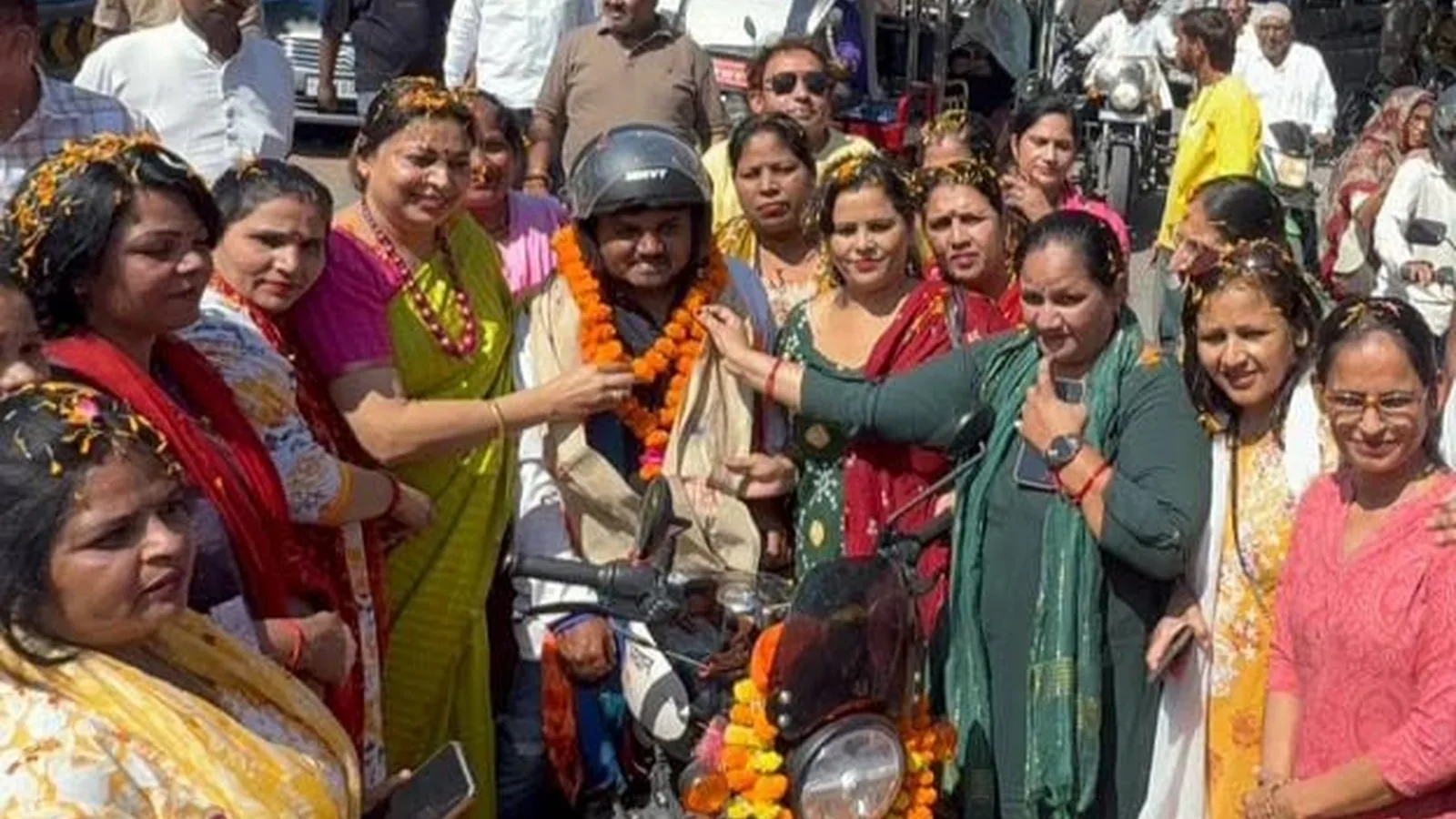Vadnagar-Varanasi Seva Yatra Gets Floral Welcome In Bulandshahr