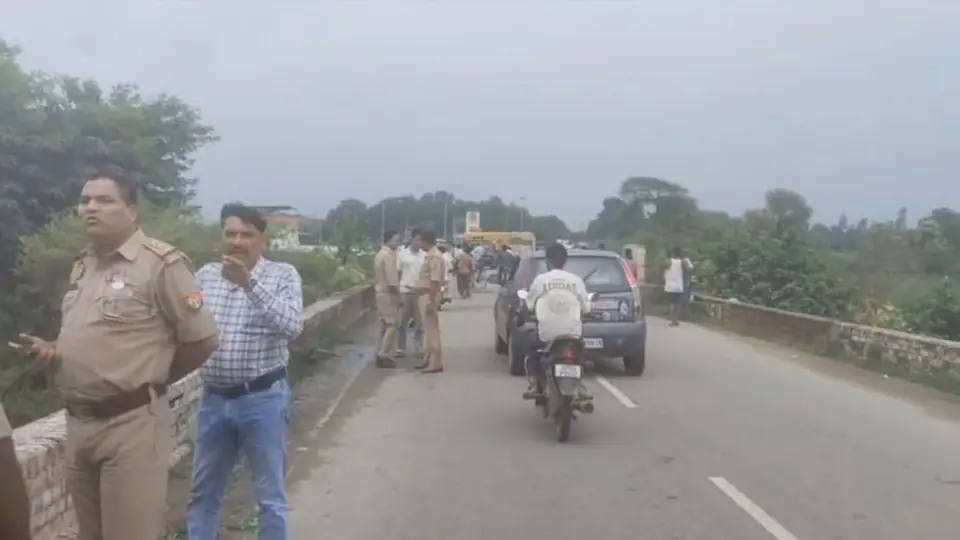 Unknown man jumps into drain in Amethi, search underway