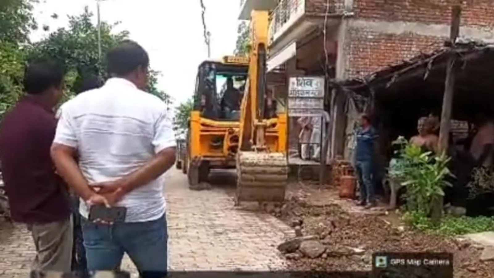 अमेठी में हाईकोर्ट के आदेश पर प्रशासन ने चलाया बुलडोजर