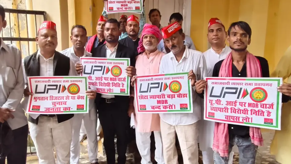 Samajwadi Vyapar Sabha Protests MDR Charges On UPI, Sends Memo To President
