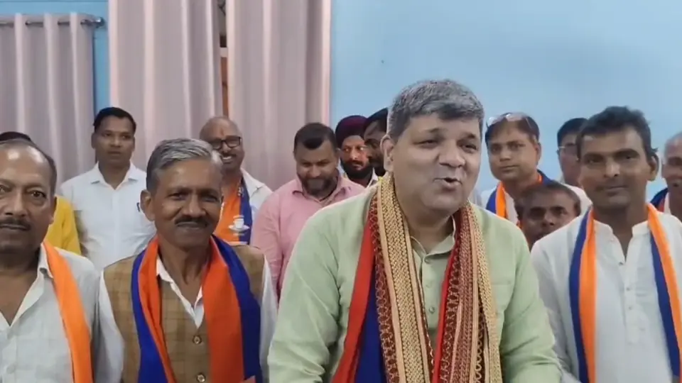 Cabinet Minister Ashish Patel Reaches Kanpur Dehat, Meets Party Workers