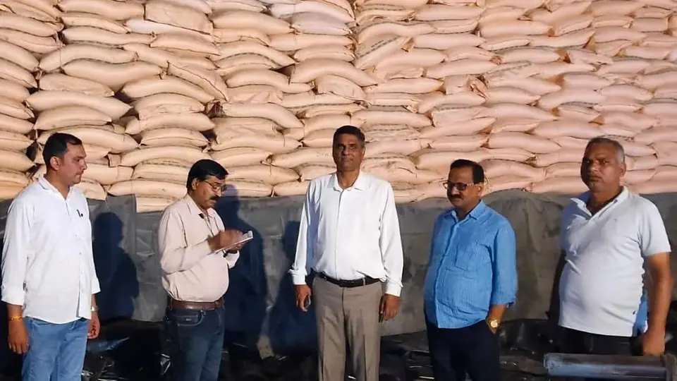 Government crackdown halts sugar sales, leaves 86,000 bags stranded in Bahraich warehouse